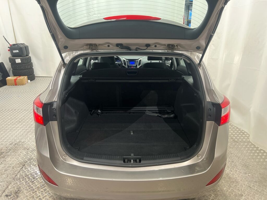 Hyundai i30 Wagon 2017 Ruskea (beige)