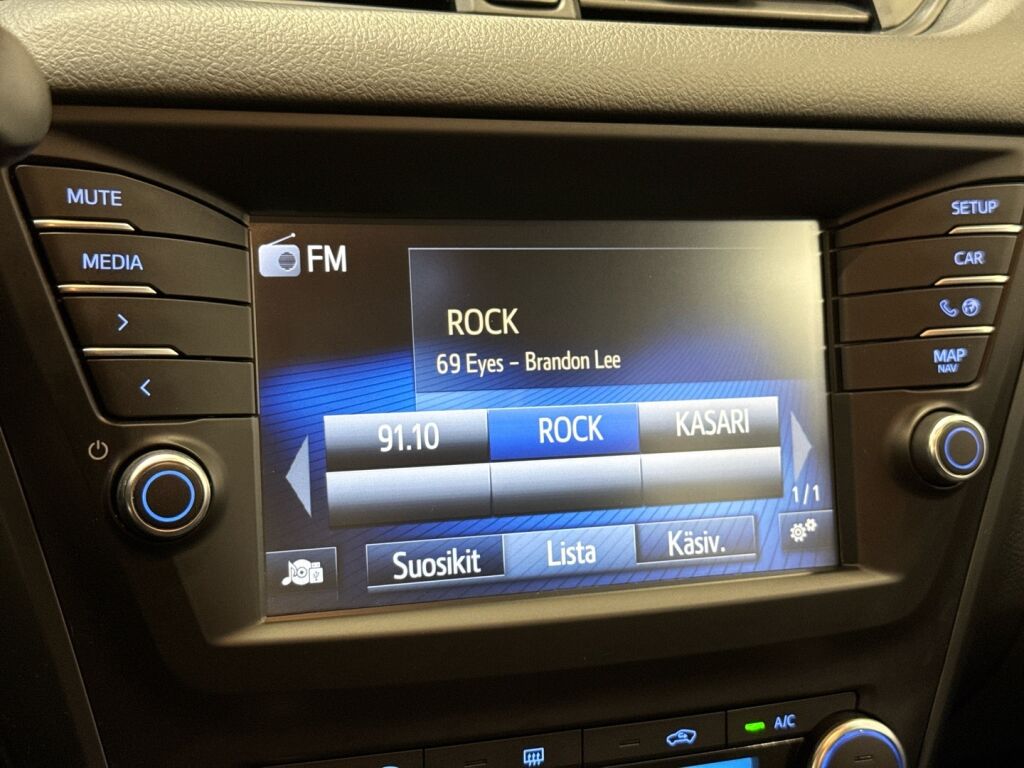 Toyota Avensis 2017 Musta