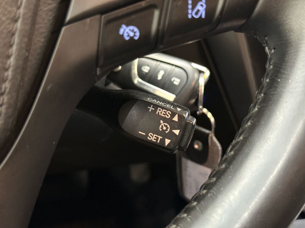 Toyota Avensis 2017 Musta