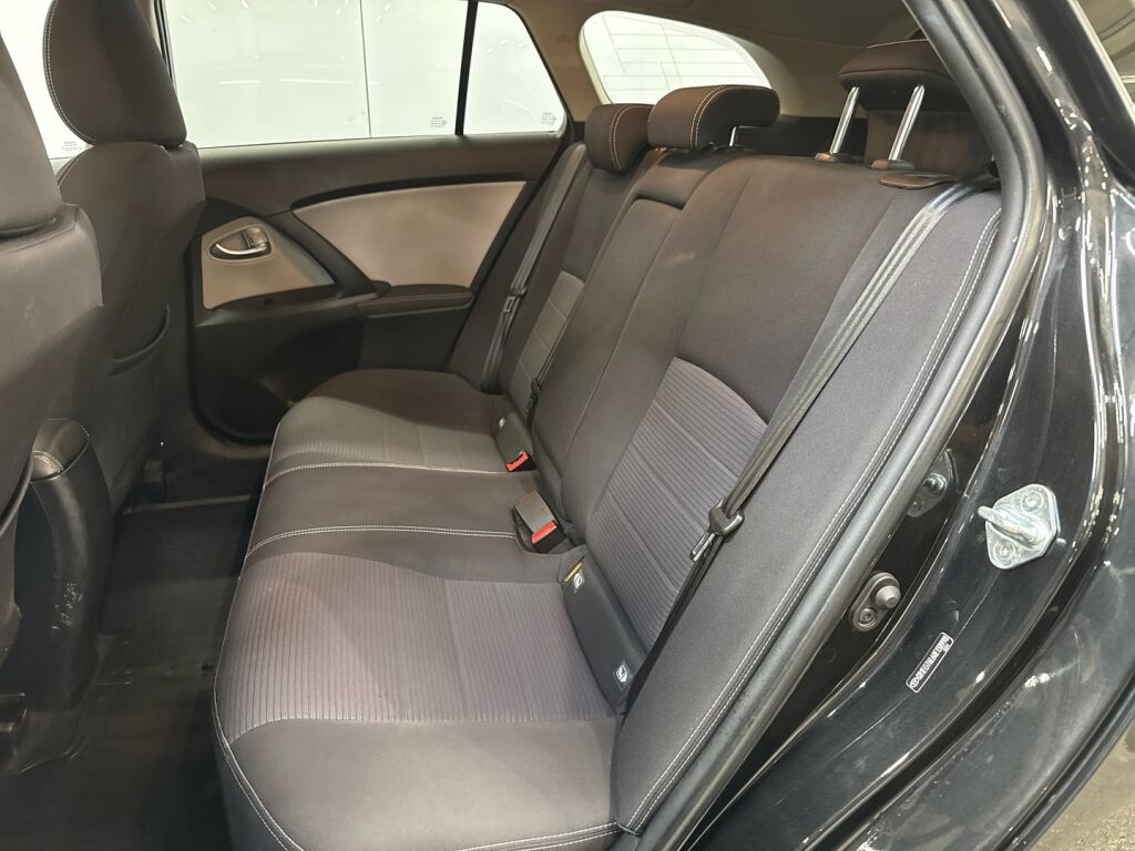 Toyota Avensis 2017 Musta