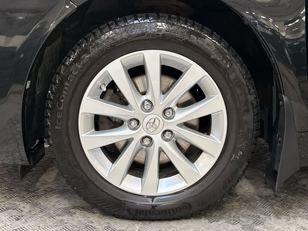 Toyota Avensis 2017 Musta