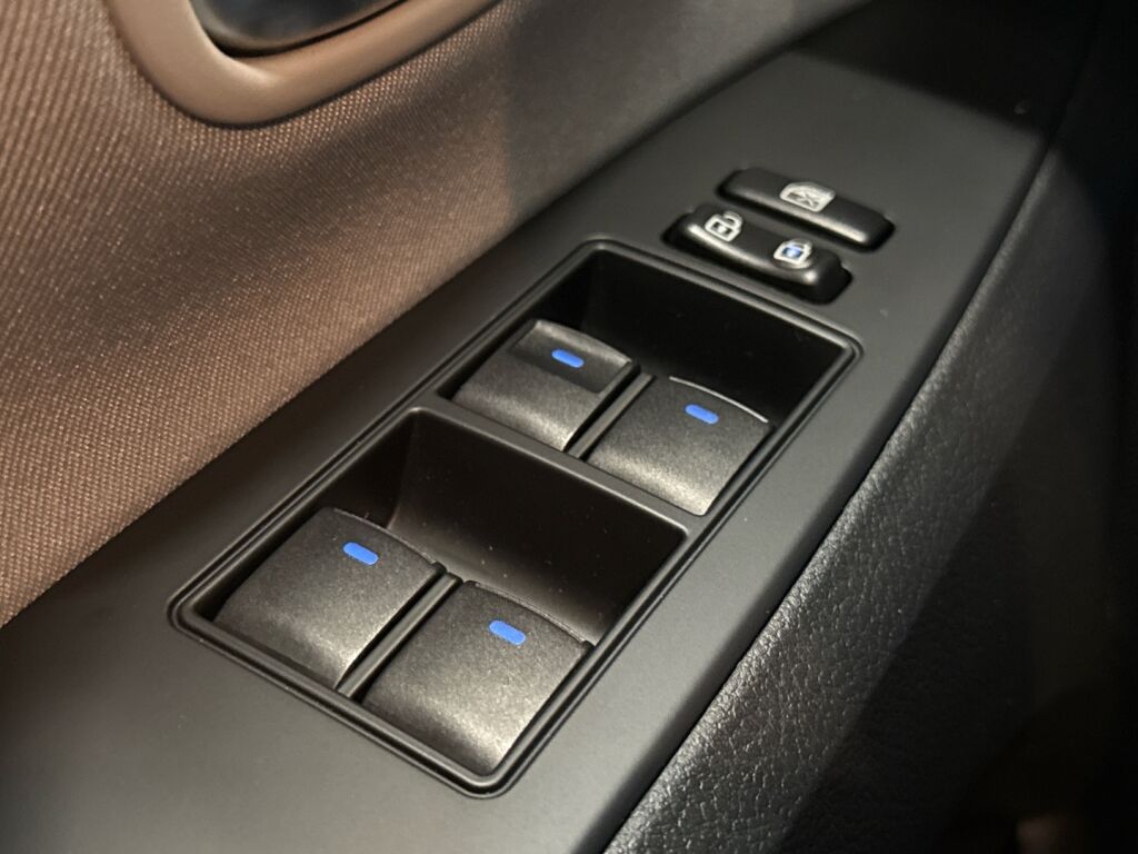 Toyota Avensis 2017 Musta