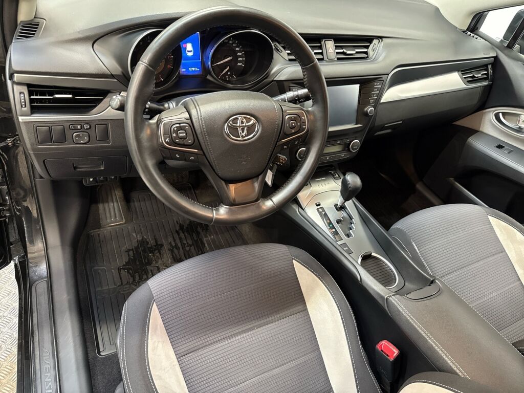 Toyota Avensis 2017 Musta