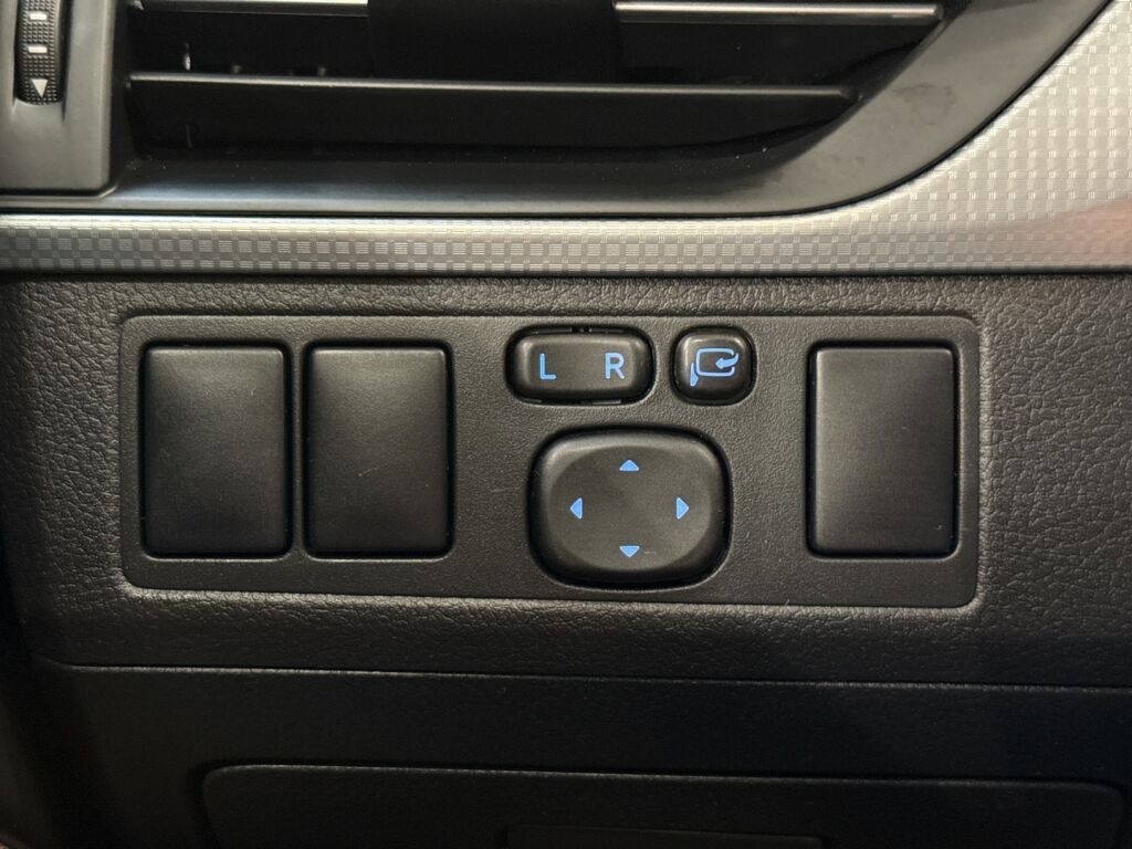 Toyota Avensis 2017 Musta