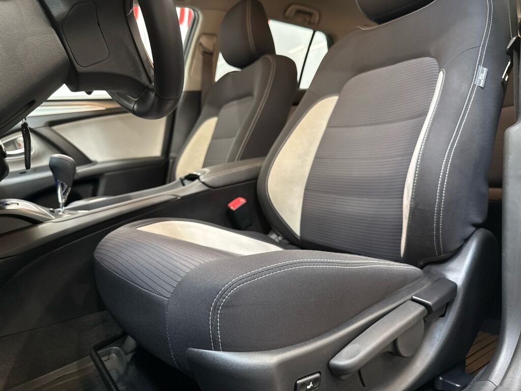 Toyota Avensis 2017 Musta