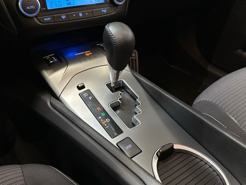 Toyota Avensis 2017 Musta