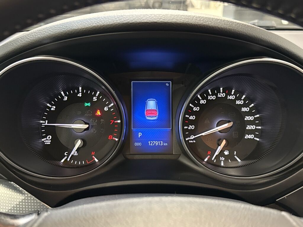 Toyota Avensis 2017 Musta