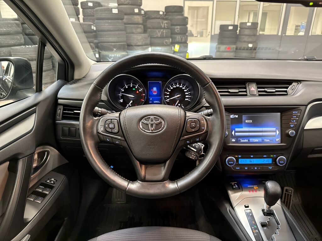 Toyota Avensis 2017 Musta