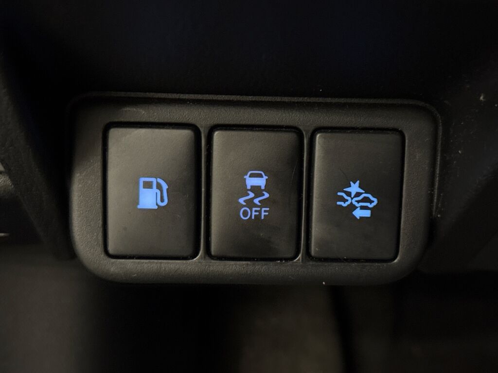 Toyota Avensis 2017 Musta