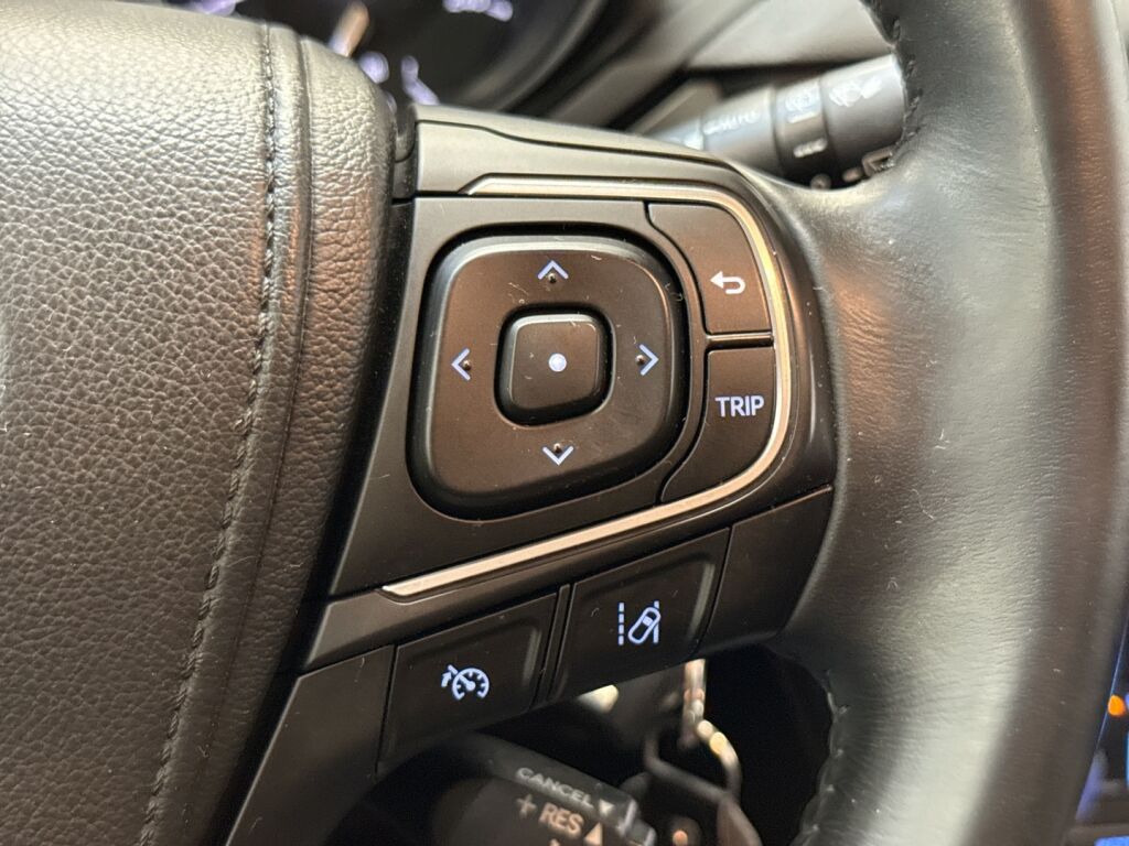 Toyota Avensis 2017 Musta