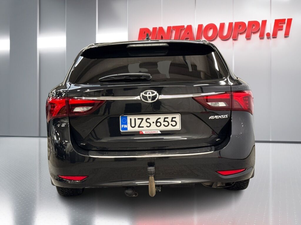 Toyota Avensis 2017 Musta