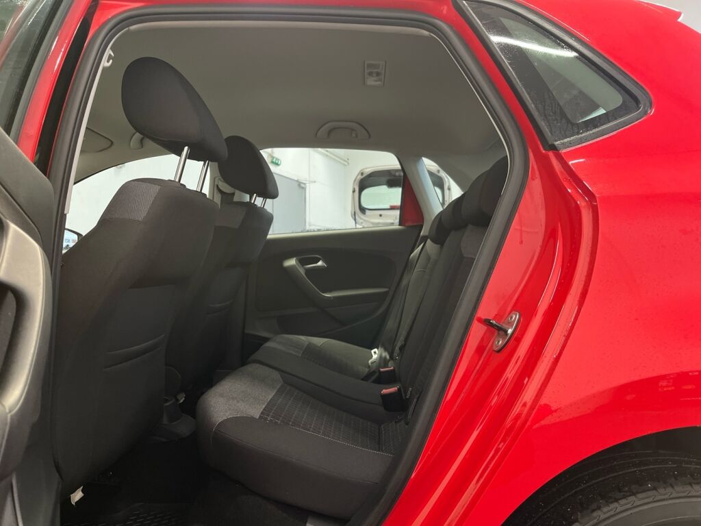 Volkswagen Polo 2017 Punainen