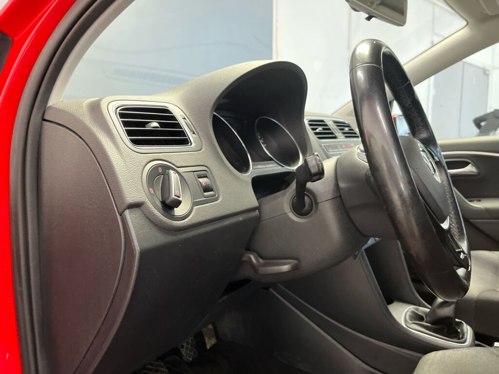 Volkswagen Polo 2017 Punainen