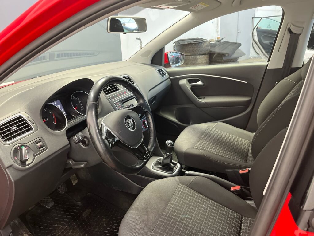 Volkswagen Polo 2017 Punainen