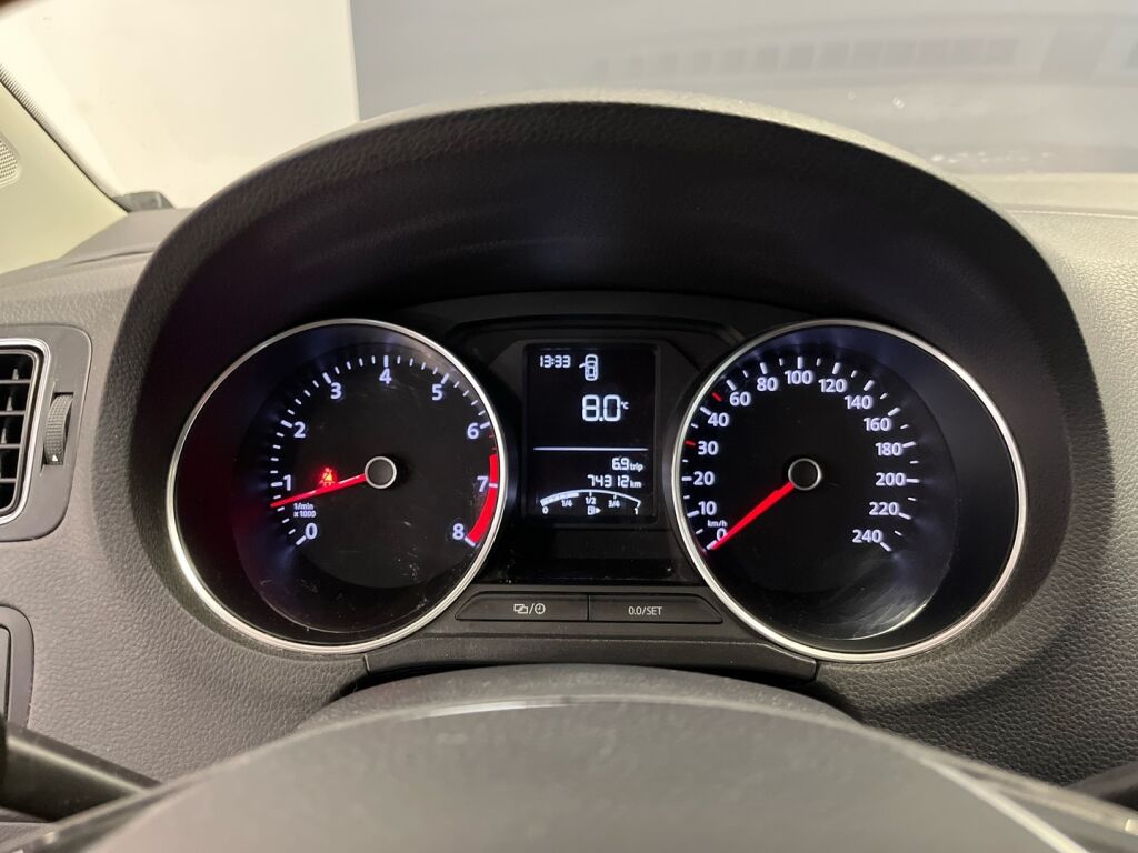 Volkswagen Polo 2017 Punainen