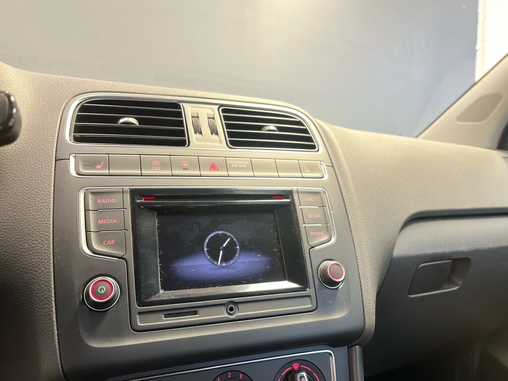 Volkswagen Polo 2017 Punainen