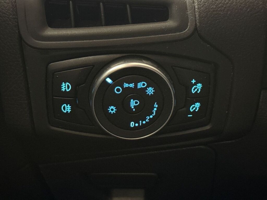 Ford Focus 2017 Punainen