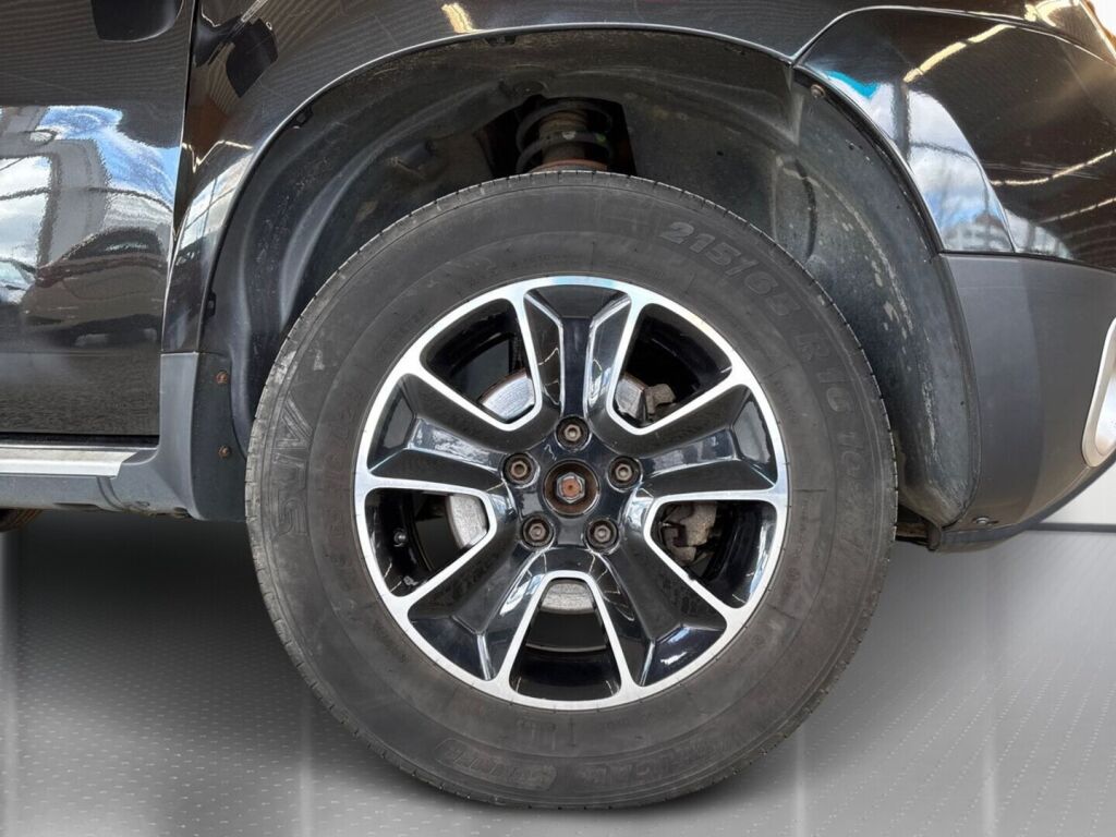 Dacia Duster 2017 Musta
