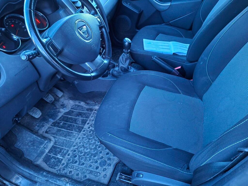 Dacia Duster 2017 Musta