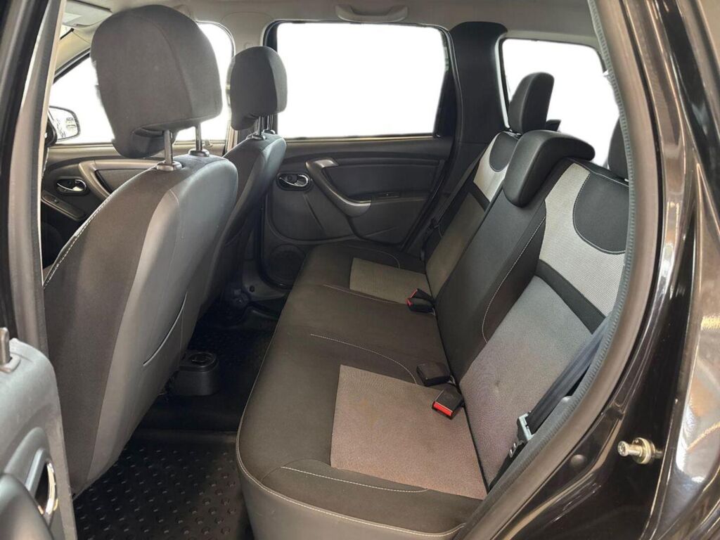 Dacia Duster 2017 Musta