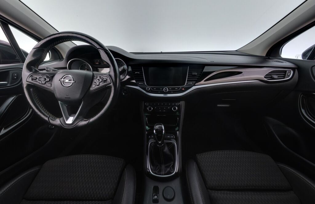 Opel Astra 2017 Musta