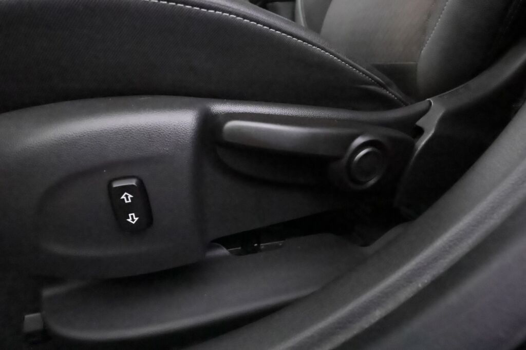 Opel Astra 2017 Musta