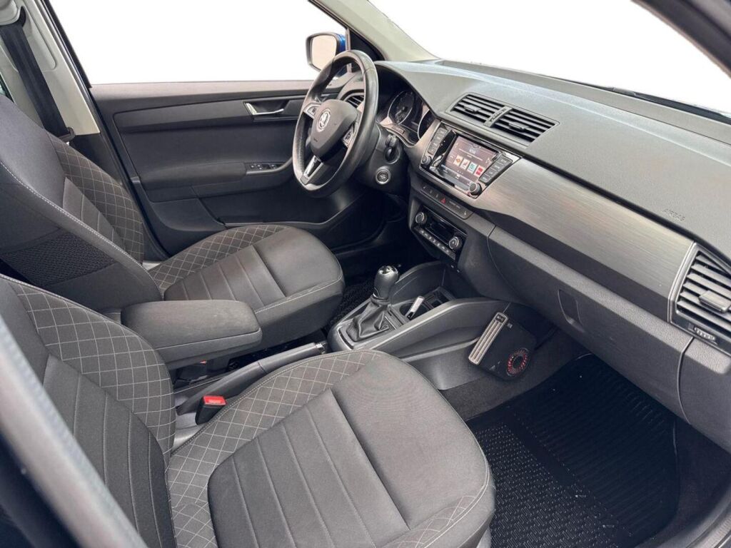 Skoda Fabia 2018 Sininen