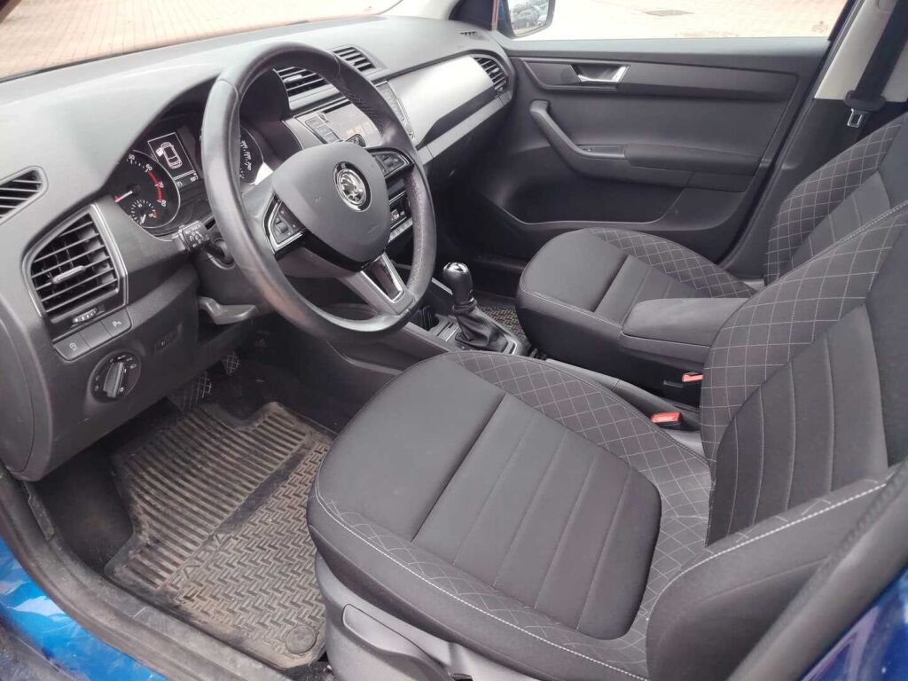 Skoda Fabia 2018 Sininen
