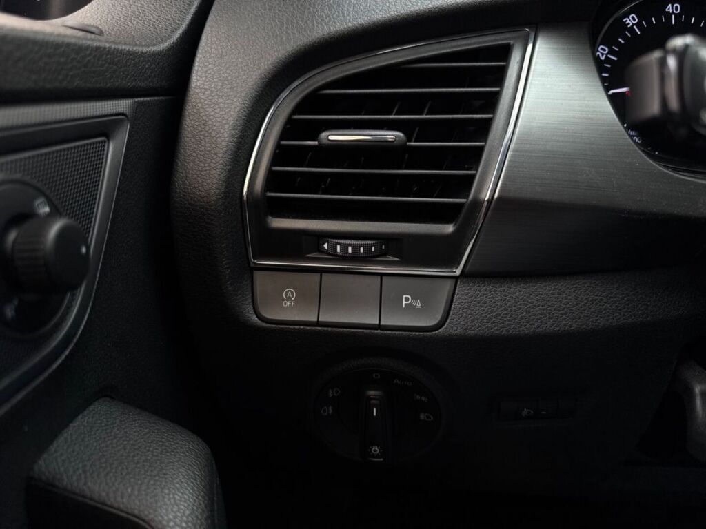 Skoda Fabia 2018 Sininen