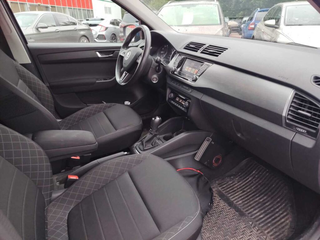 Skoda Fabia 2018 Sininen