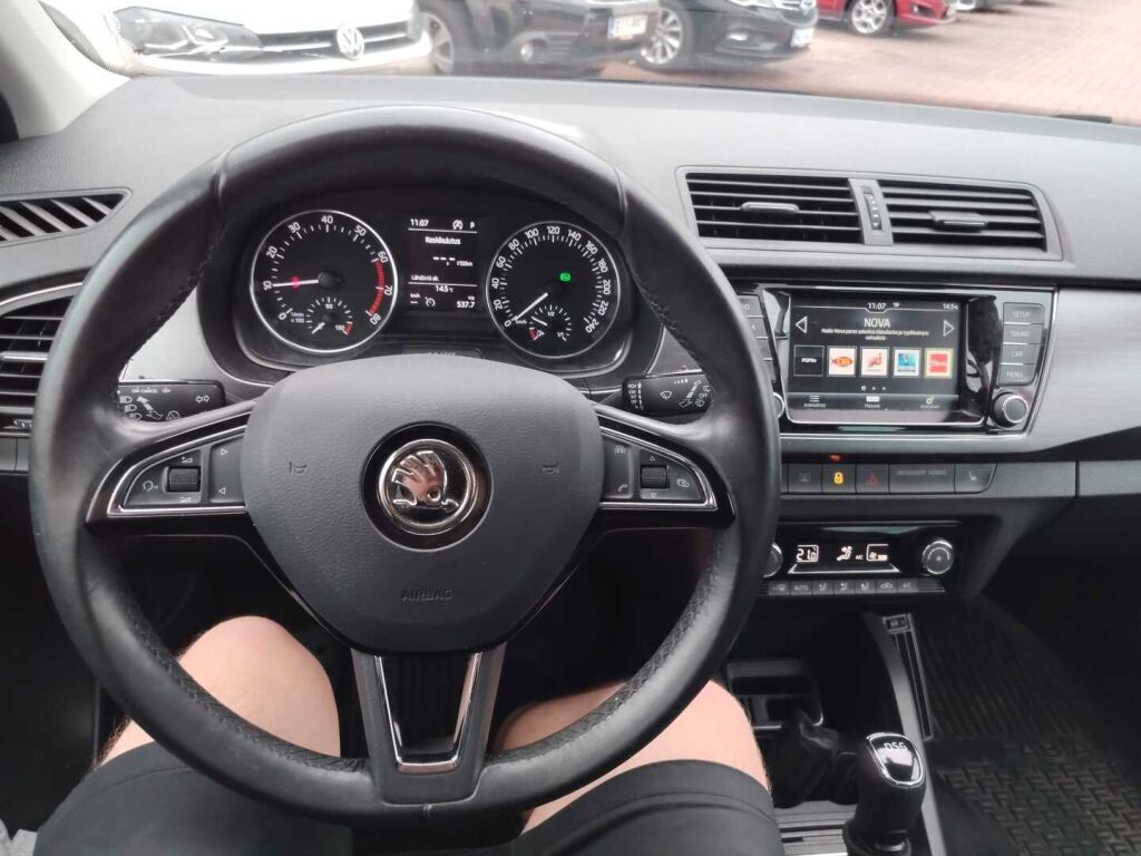 Skoda Fabia 2018 Sininen