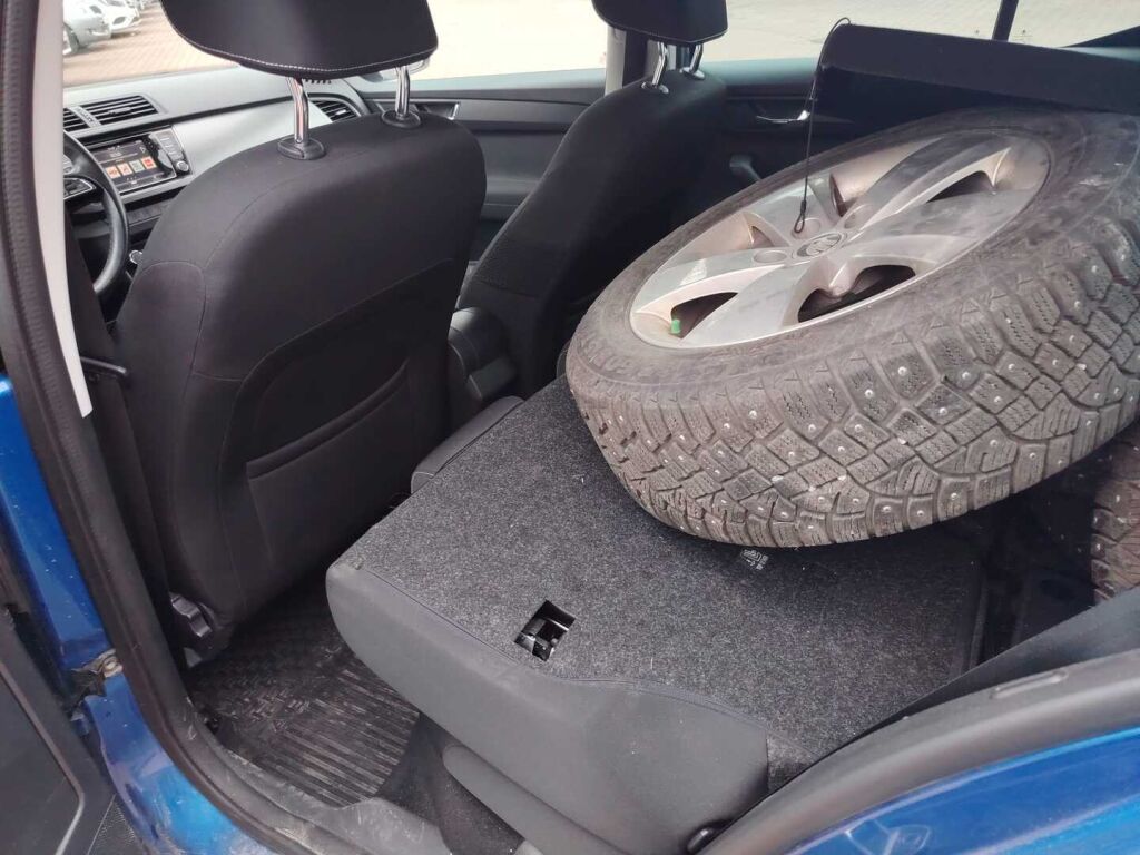 Skoda Fabia 2018 Sininen