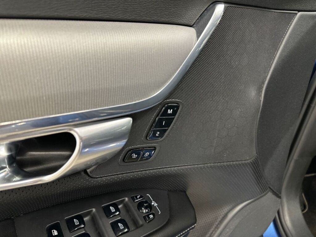 Volvo V90 2017 Sininen