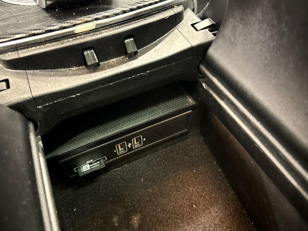 Mercedes-Benz C 2017 Harmaa