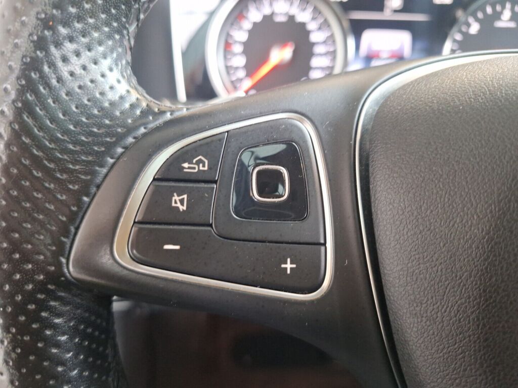 Mercedes-Benz E 2017 Punainen