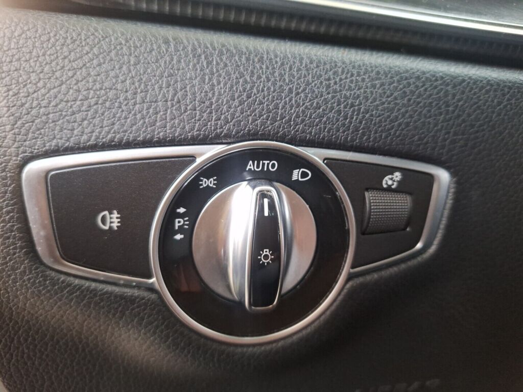 Mercedes-Benz E 2017 Punainen