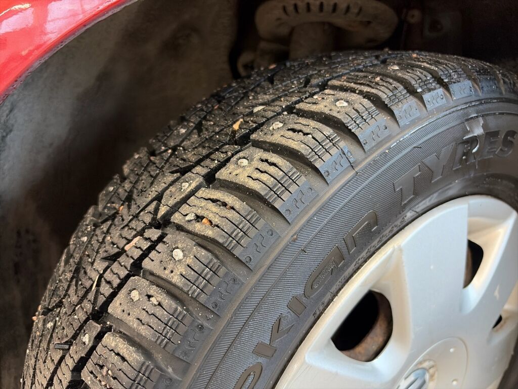 Volkswagen Polo 2007 Punainen