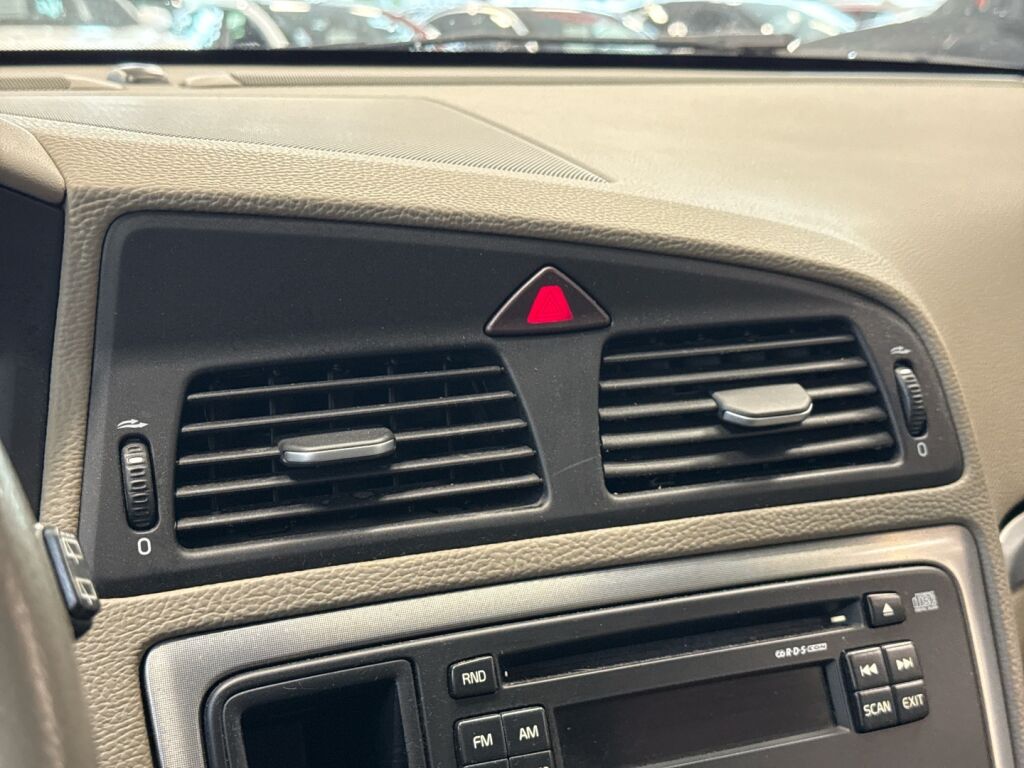 Volvo V70 2007 Harmaa