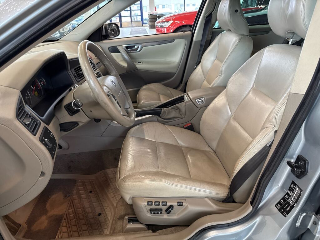Volvo V70 2007 Harmaa