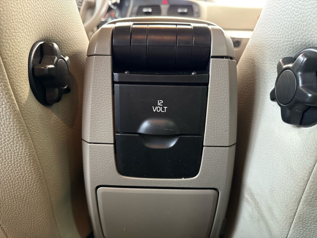 Volvo V70 2007 Harmaa