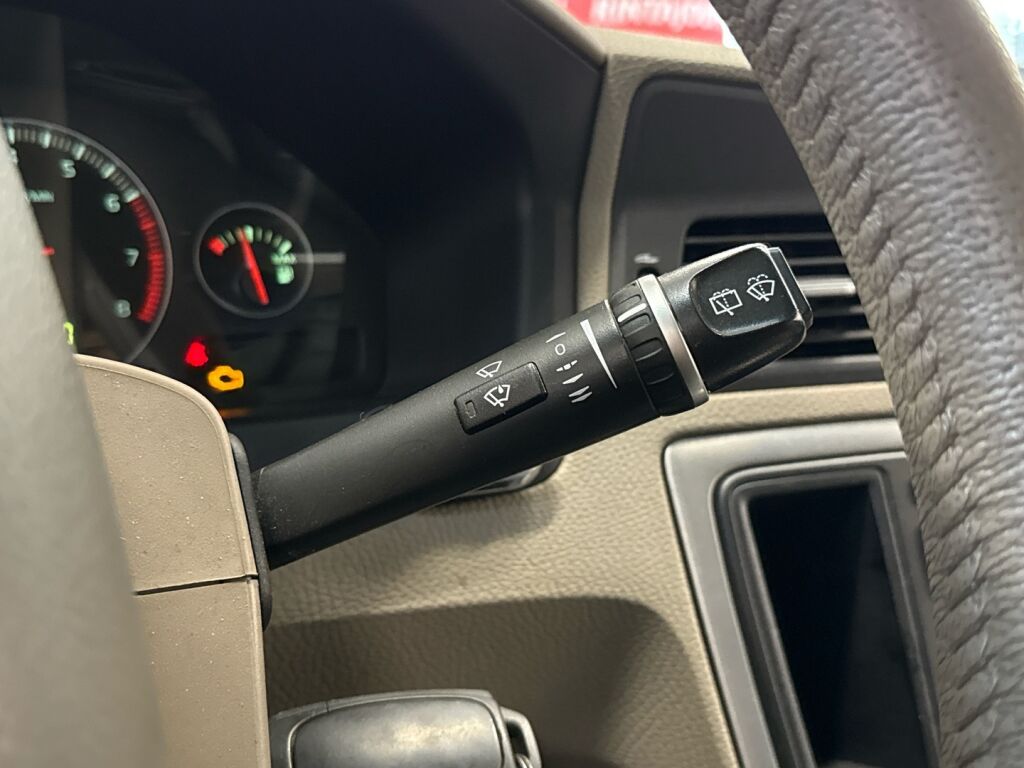 Volvo V70 2007 Harmaa