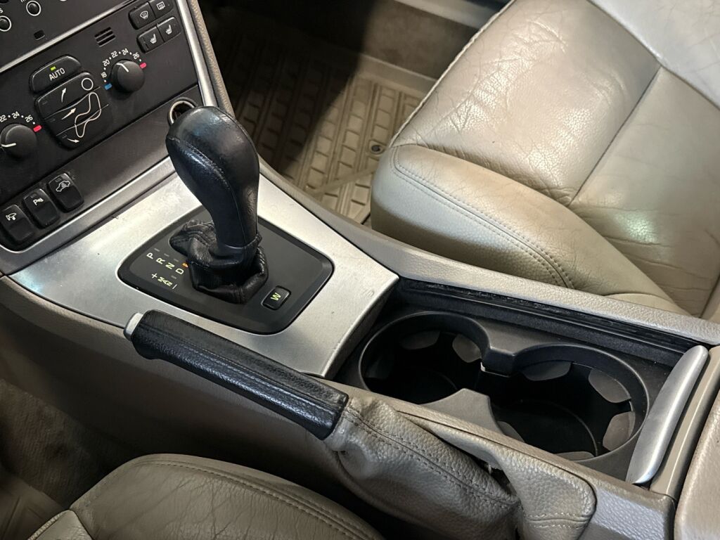 Volvo V70 2007 Harmaa