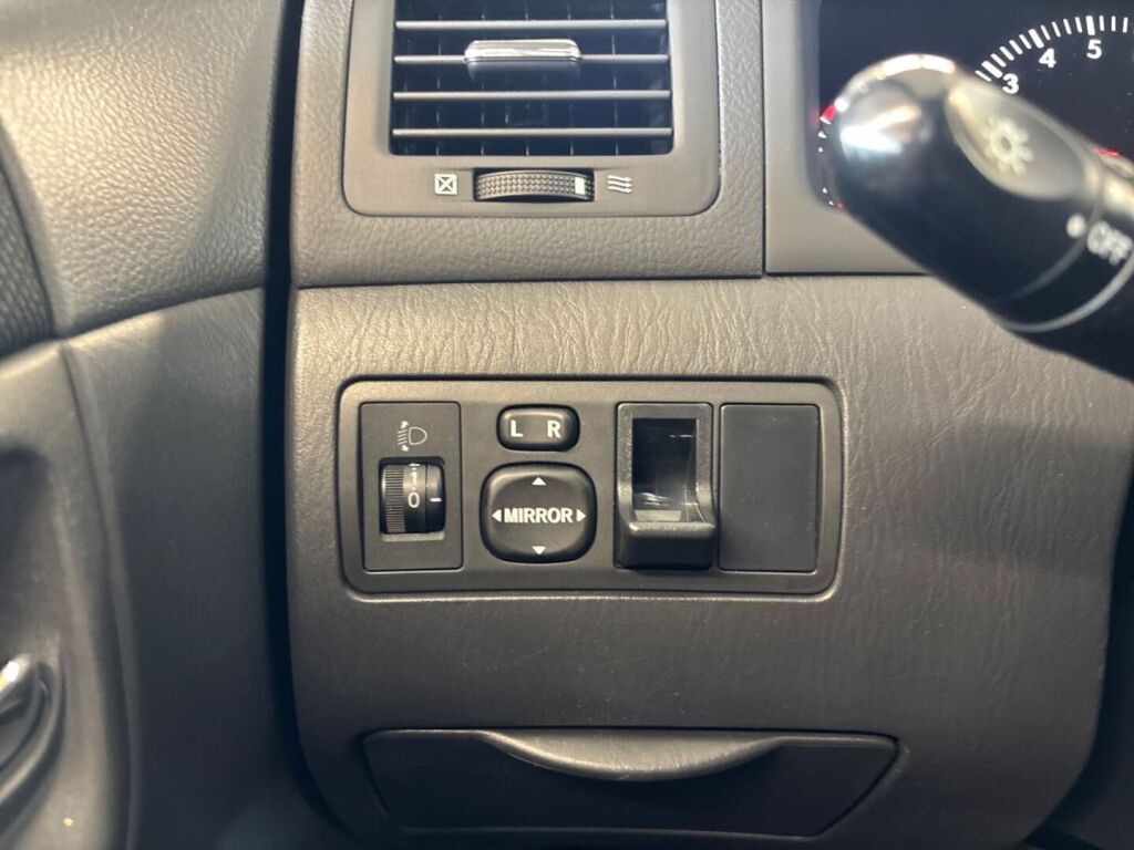 Toyota Corolla Verso 2003 Musta