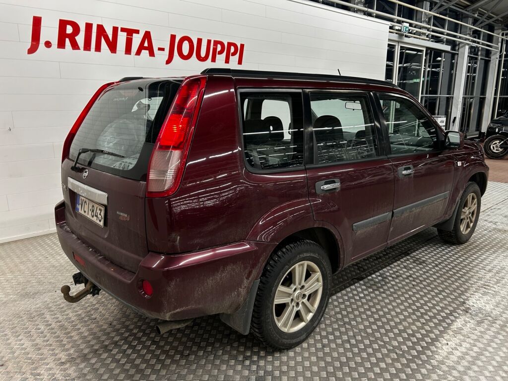 Nissan X-TRAIL 2006 Punainen