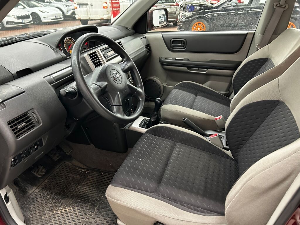 Nissan X-TRAIL 2006 Punainen