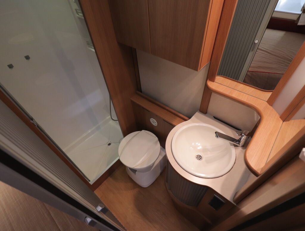 Kabe Travel Master 700 XL 2009 Valkoinen