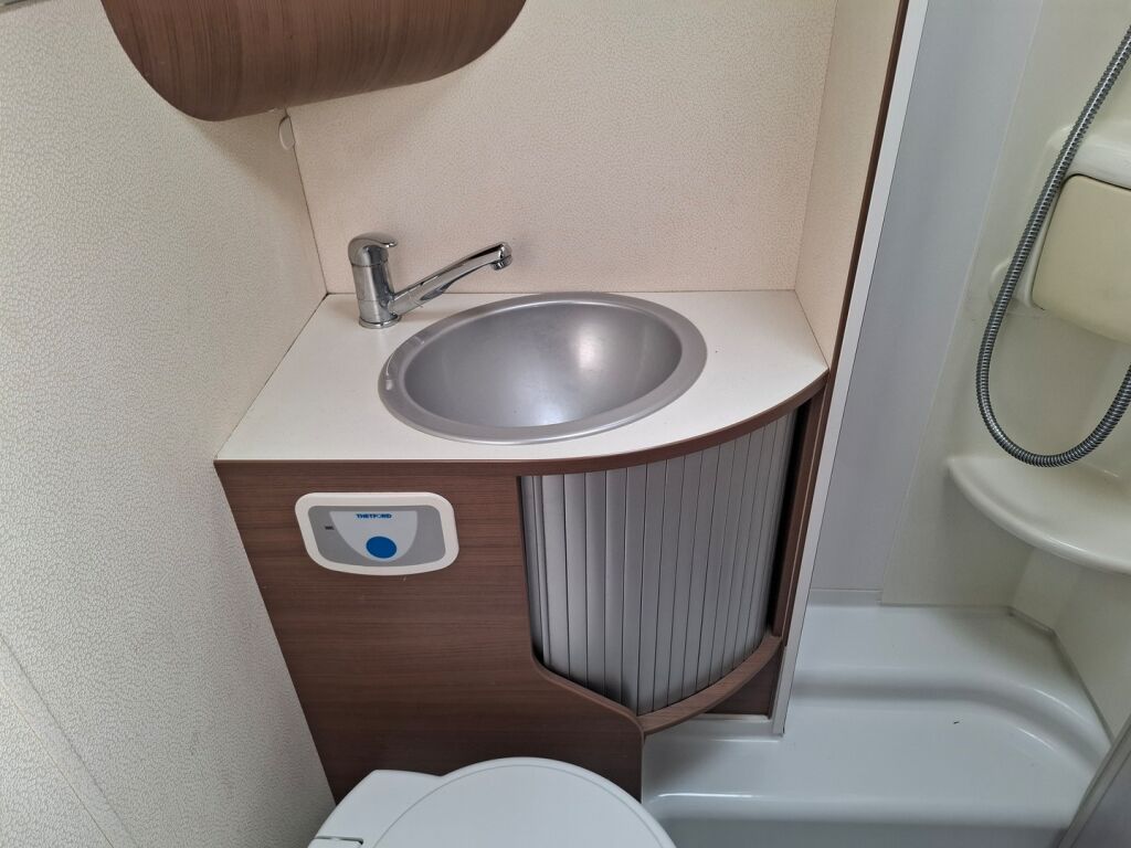 Adria Vision i 707 SL 2009 Harmaa