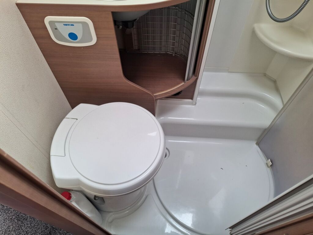 Adria Vision i 707 SL 2009 Harmaa