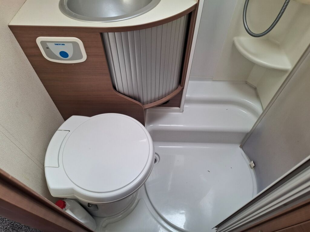 Adria Vision i 707 SL 2009 Harmaa