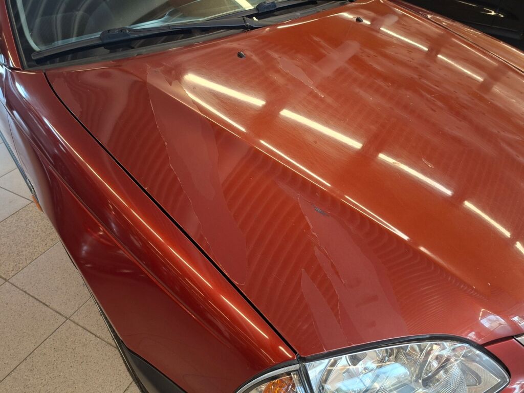 Toyota Avensis 2002 Punainen